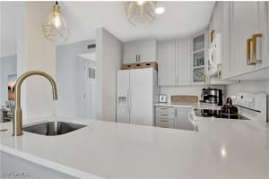 4633 Bayshore Drive, Naples, FL 34112 - MLS#225041866