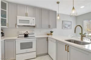 4633 Bayshore Drive, Naples, FL 34112 - MLS#225041866