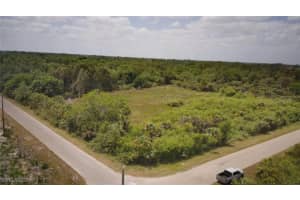 805 7th Street, Lehigh Acres, FL 33972 Sold 04/29/25