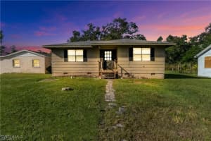 318 Bellair Rd, Fort Myers