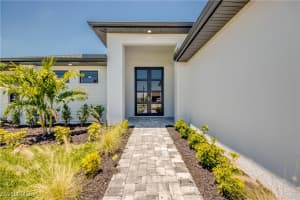 10 13th Place, Cape Coral, FL 33993 Sold 08/19/25
