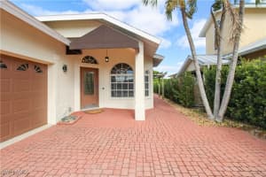 801 99th Avenue, Naples, FL 34108 - MLS#225042609