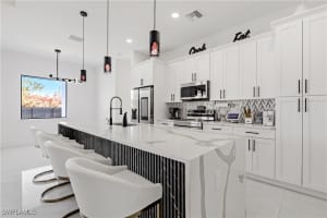 833 Sw 16th Ter, Cape Coral