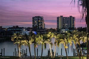 400 Park Shore Dr 203, Naples
