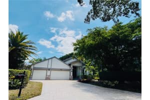 1904 Timberline Drive, Naples, FL 34109 - MLS#225043040