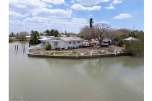 315 Petti Dr, Naples