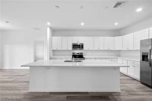 2518 10th Terrace, Cape Coral, FL 33993 - MLS#225043182