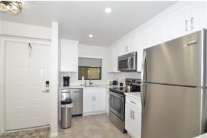 271 Southbay Drive, Naples, FL 34108 - MLS#225043480