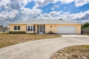 17375 Phlox Dr, Fort Myers