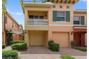 8601 Piazza Del Lago Cir 204, Estero