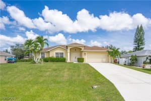 901 Sw 20th St, Cape Coral