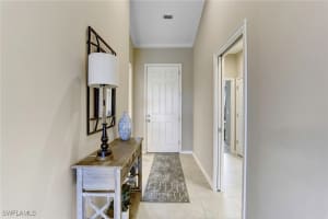 9433 Benvenuto Ct 201, Naples