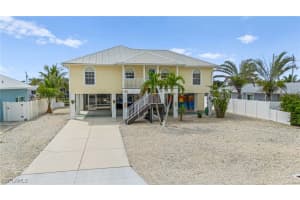 320 Madison Court, Fort Myers Beach, FL 33931 - MLS#225044670