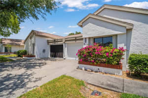 1828 Pine Glade Circle, Fort Myers, FL 33907 - MLS#225044726