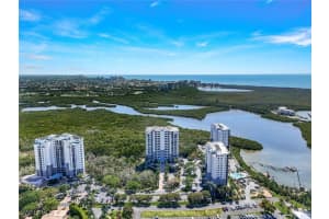 425 Cove Tower Dr 1003, Naples