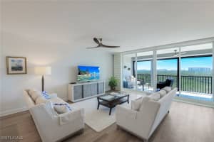 425 Cove Tower Drive, Naples, FL 34110 - MLS#225044878