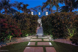 160 Broad Ave S, Naples