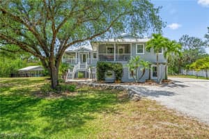18250 Parkridge Ct, Fort Myers