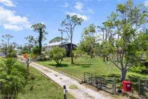 8625 Redwood Dr, St James City