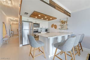 260 Southbay Dr 102, Naples