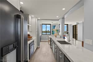 15 Bluebill Avenue, Naples, FL 34108 - MLS#225045402