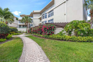 2630 Grey Oaks Drive, Naples, FL 34105 - MLS#225045726