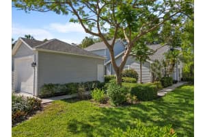 1429 Monarch Cir, Naples