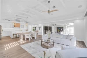 645 Park Shore Dr, Naples