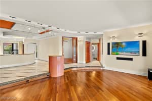 625 La Peninsula Boulevard, Naples, FL 34113 - MLS#225046160