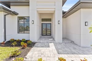 129 27th Place, Cape Coral, FL 33993 - MLS#225046191