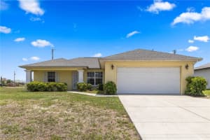706 Kismet Pkwy E, Cape Coral