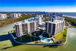 17 Bluebill Ave 1005r, Naples