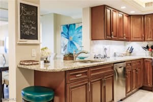17 Bluebill Avenue, Naples, FL 34108 - MLS#225046497