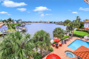 9101 Vanderbilt Dr 1-302, Naples
