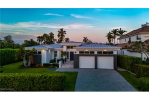 1807 Snook Dr, Naples