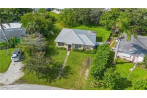 895 11th n 895 11th Street North, Naples, FL 34102 - MLS#225047080