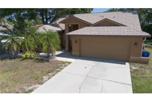 9511 Cypress Dr N, Fort Myers