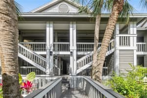 664 Wiggins Bay Dr, Naples