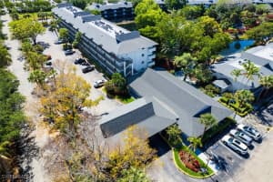 600 Neapolitan Way, Naples, FL 34103 - MLS#225047537