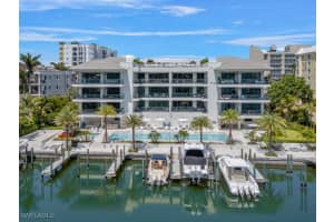 1820 Gulf Shore Blvd N 202, Naples