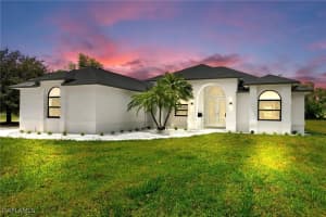 221 10th St Se, Naples