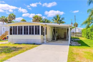 8 Henderson Dr, Naples