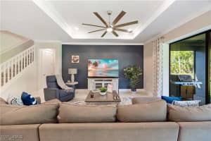 10367 Ventana Ln, Naples