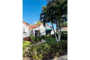 718 Reef Point Cir, Naples