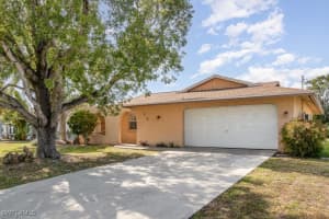 922 25th Lane, Cape Coral, FL 33904 - MLS#225047995