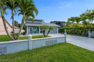 607 92nd Ave N, Naples