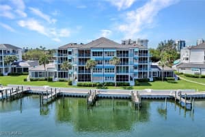 255 Park Shore Dr 3-341, Naples