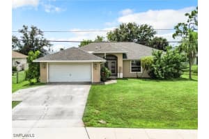 1726 Trafalgar Parkway, Cape Coral, FL 33991 - MLS#225048413