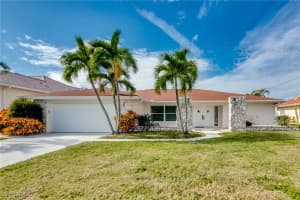 1006 Dolphin Dr, Cape Coral