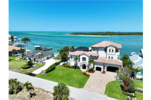26 Dolphin Cir, Naples